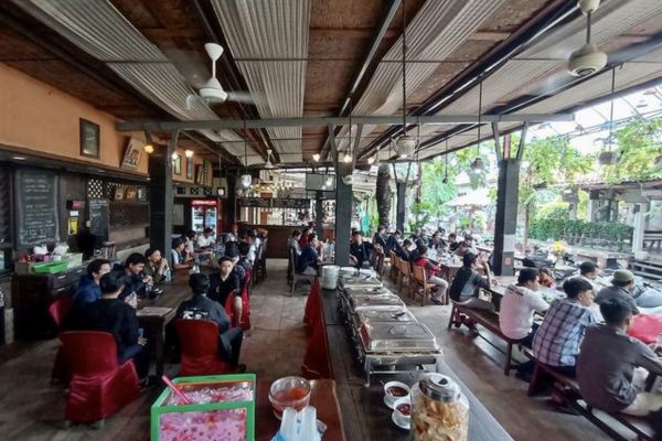 Warna Warni Resto Cafe Bekasi