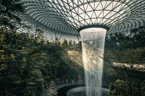 atraksi di jewel changi airport JEWEL RAIN VORTEX