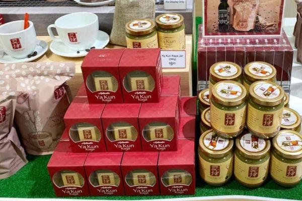 Oleh-oleh khas singapura selai Kaya khas Singapura di Gerai Ya Kun