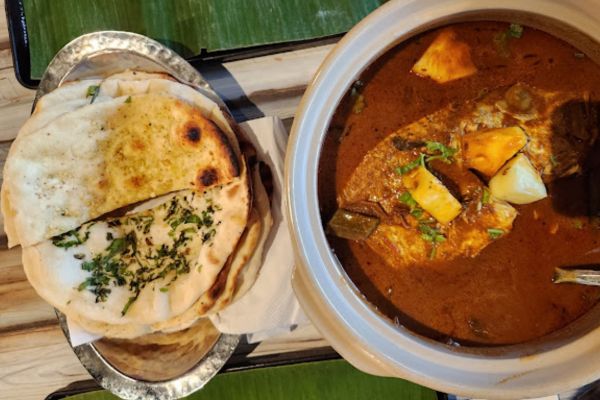 makanan khas singapura Fish Head Curry