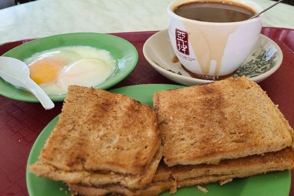 makanan khas singapura Kaya Toast