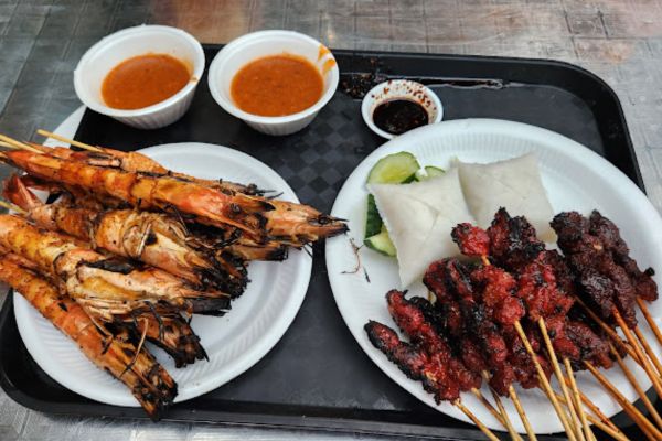 makanan khas singapura satay lau pa sat